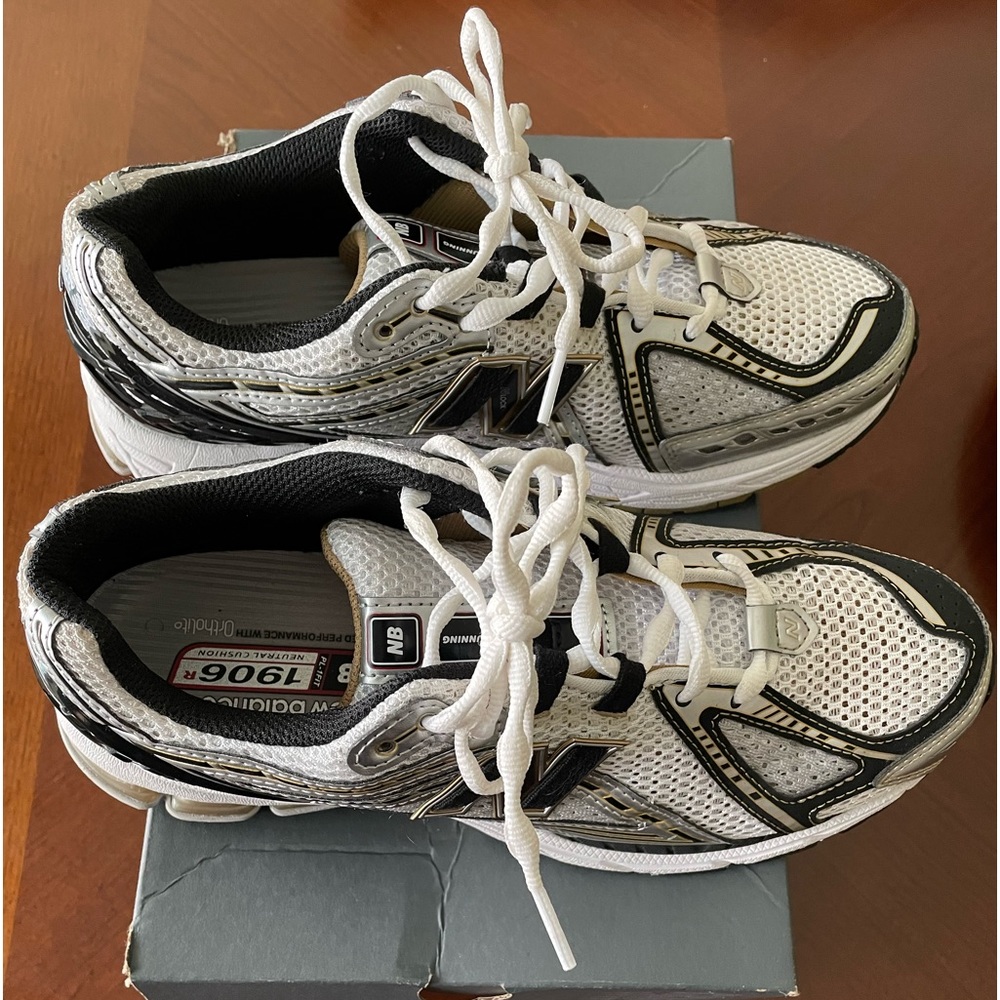 SOLD 😍Men’s New Balance 1906r